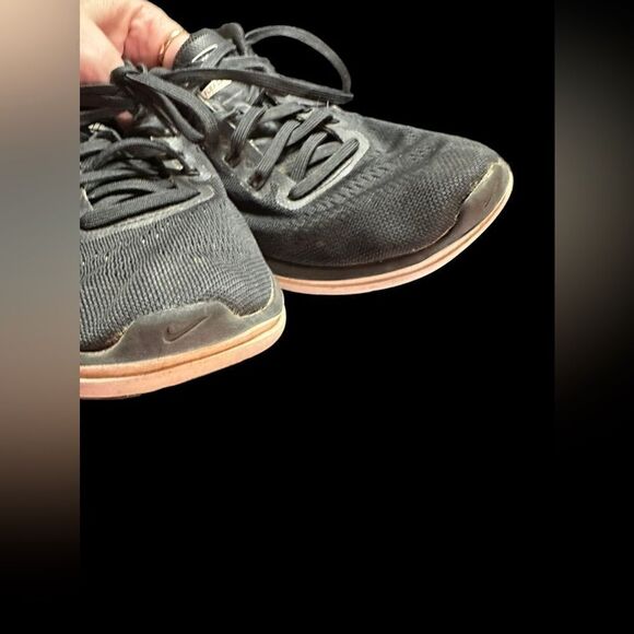 Nike women’s Flex Run size 7M black with white trim running shoes pre-owned - Picture 3 of 9